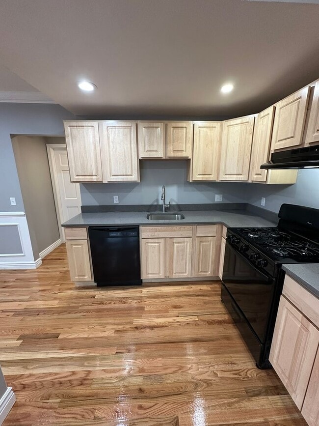 Building Photo - 95top Unit 3