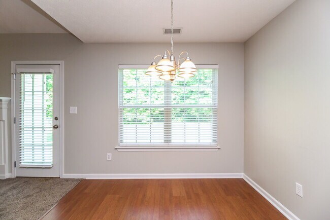 Photo - 142 St Ann Cir