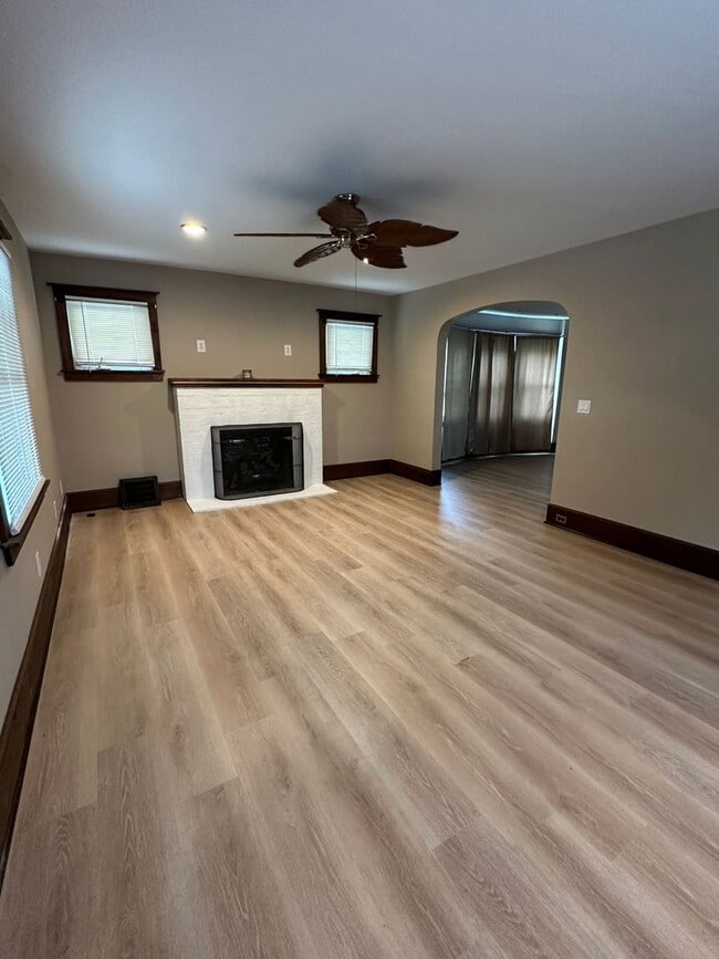 Photo - 541 W Jersey Ave