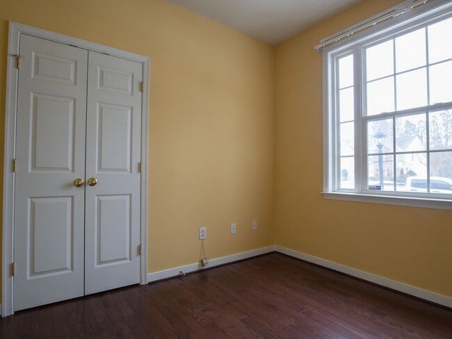 Photo - 4 bed townhouse available now!