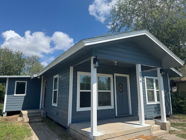 Building Photo - 504 2nd St Rental