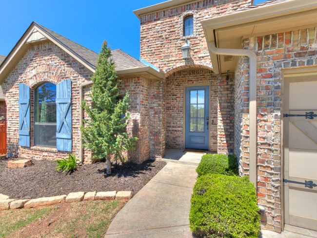 Photo - 2525 SE 13th St