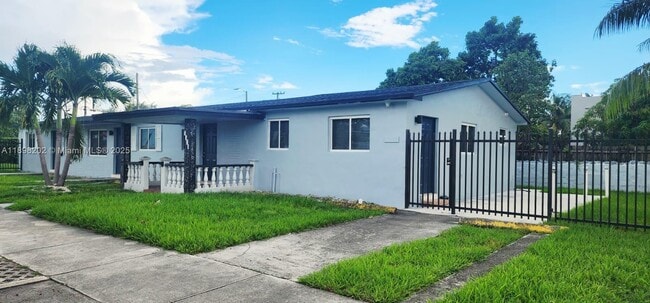 Building Photo - 2240 NW 18th St Unit 2