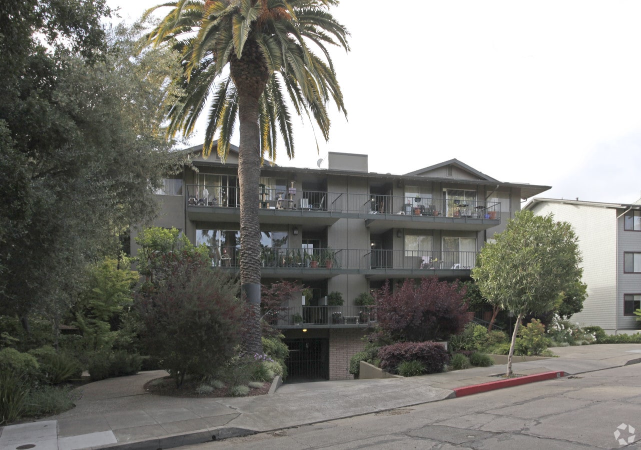 Photo - Roble Vista Apartments