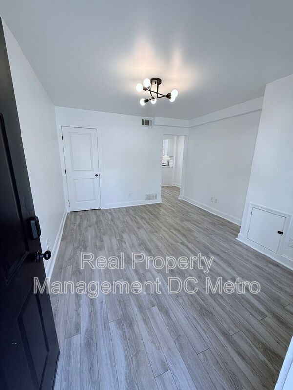 Photo - 1447 Holbrook St NE