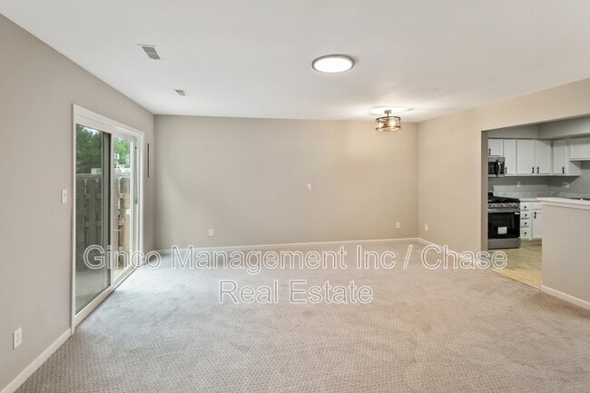 Photo - 1320 E Arnold St