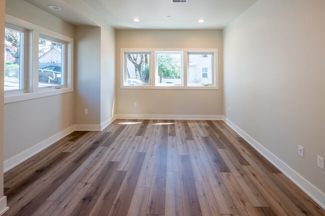 Photo - 120 Richardson St