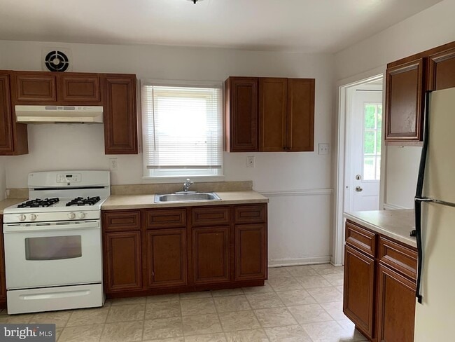 Photo - 817 Graisbury Ave