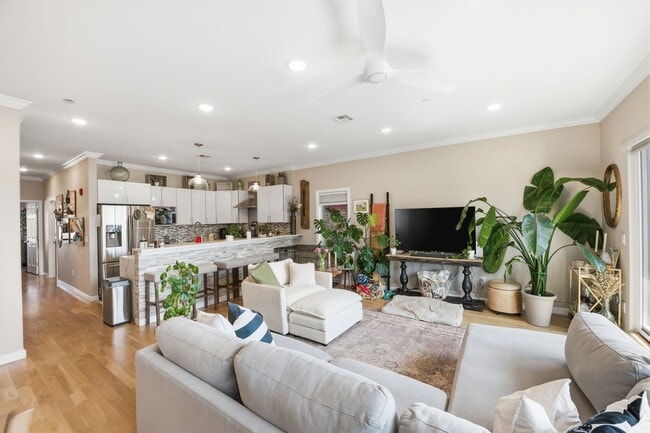 Building Photo - 936 Pavonia Ave Unit 3B