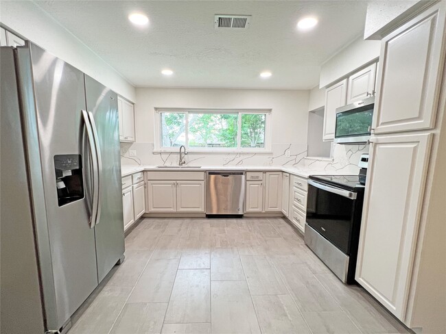 Photo - 6210 Creekside Ln