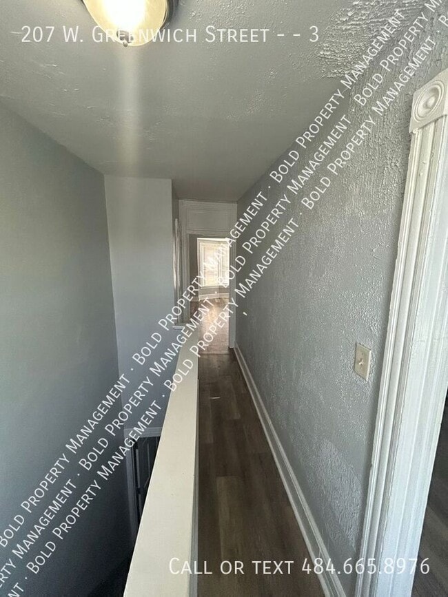 Photo - 207 W Greenwich St Unit 3