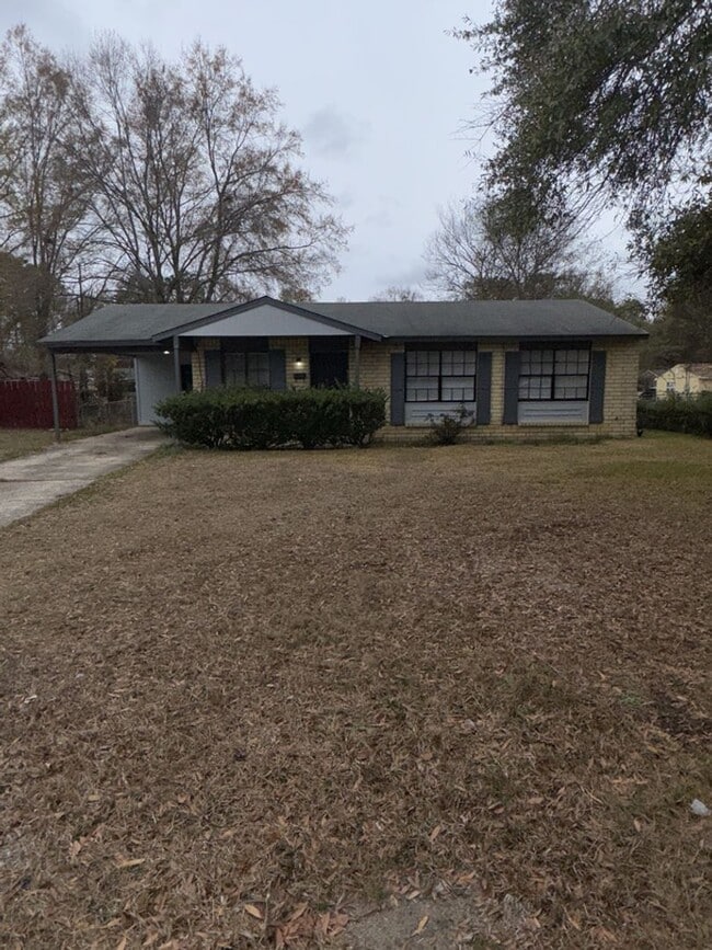 Building Photo - 1127 Harness Dr