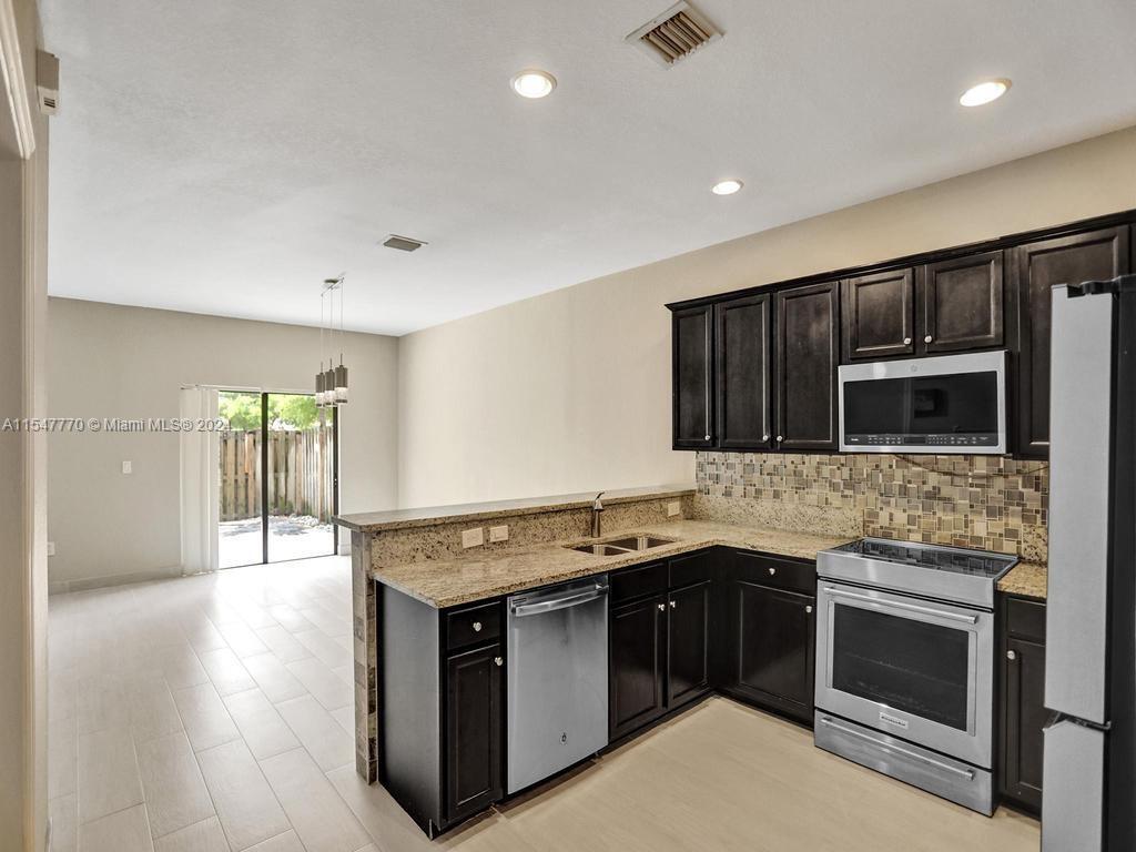Photo - 8925 NW 102nd Ct (Doral, FL)