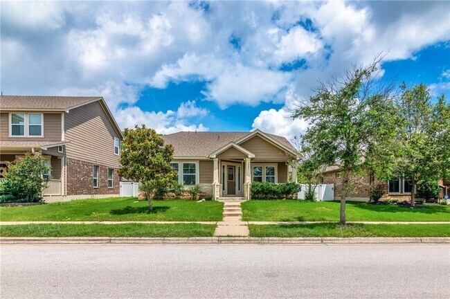 Photo - 1003 Alamo Plaza Dr