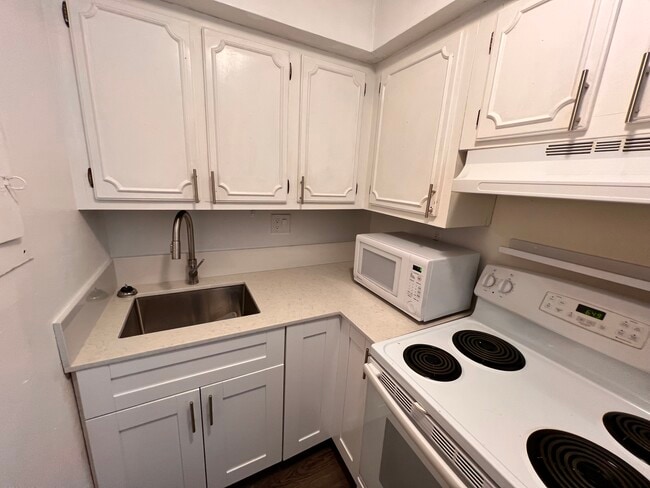 Building Photo - 5199 NW 7th St Unit 111e