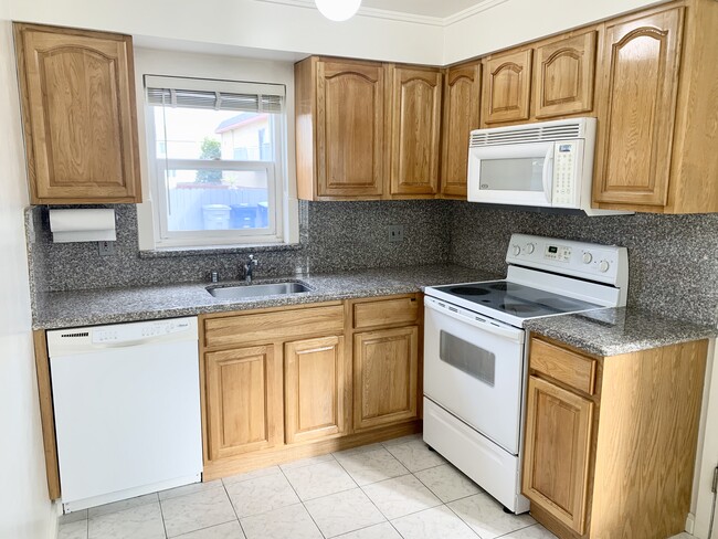 Kitchen - 216 Paramount Dr Unit 1