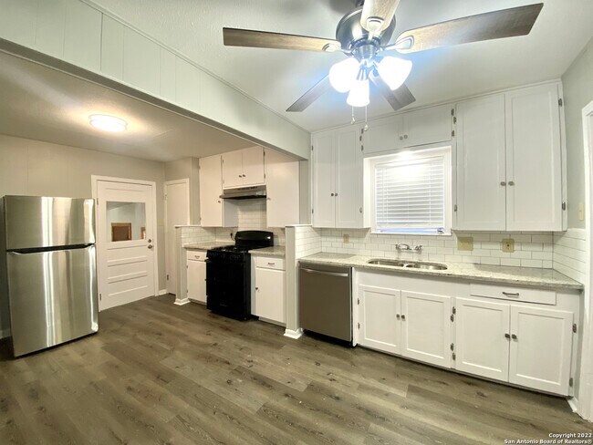 Photo - 178 Sweetbriar Ave