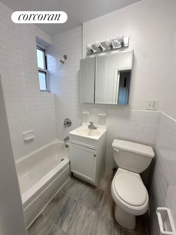 Photo - 235 E 27th St