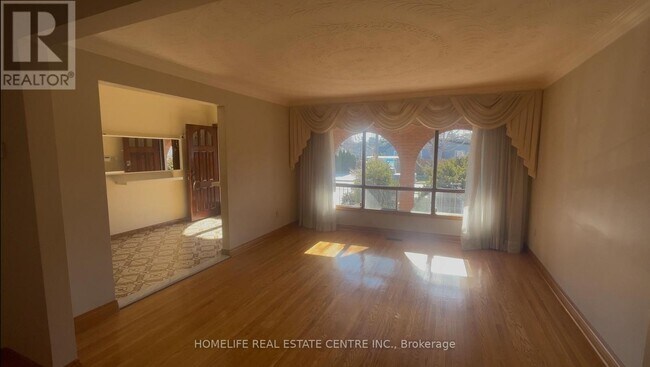 Photo - 639 Royal York Rd