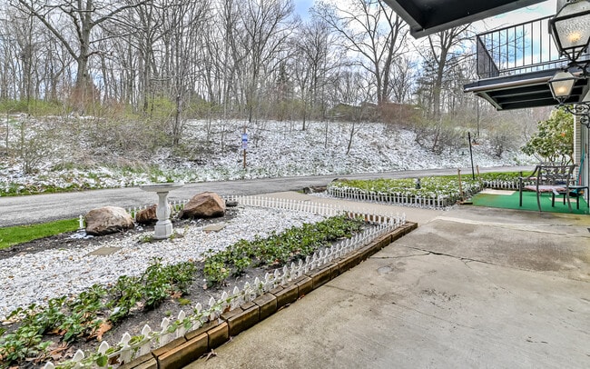 Photo - Lakewood Manor