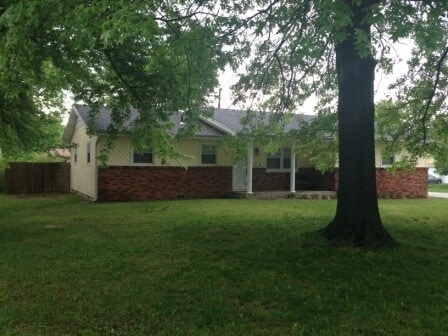Building Photo - Step inside! You will love what you see. Rental