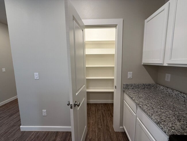 Photo - 509 E 21st St Unidad B