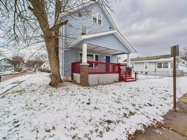 Building Photo - 594 Columbia Ave