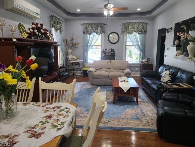 Photo - 154 W Washington Ave