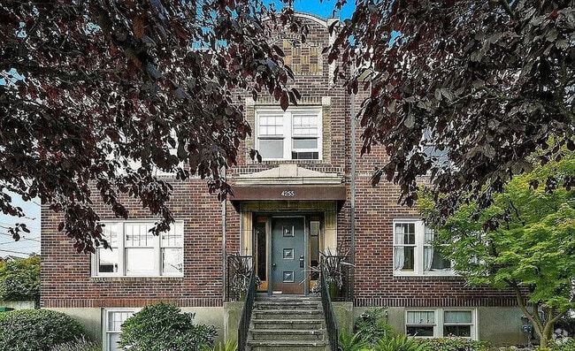 Building Photo - 4255 Linden Ave N Unit 2 Rental