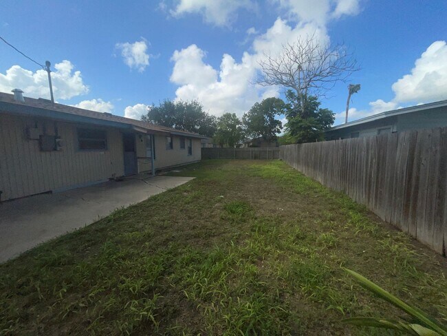 Photo - 3/2/2 home on a quiet street. Centrally lo...