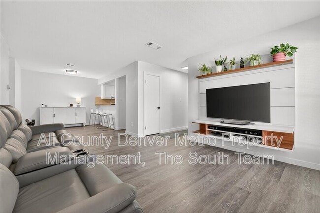 Building Photo - 7250 S Gaylord St Unit G