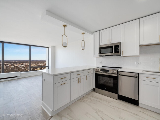 Photo - 5445 N Sheridan Rd