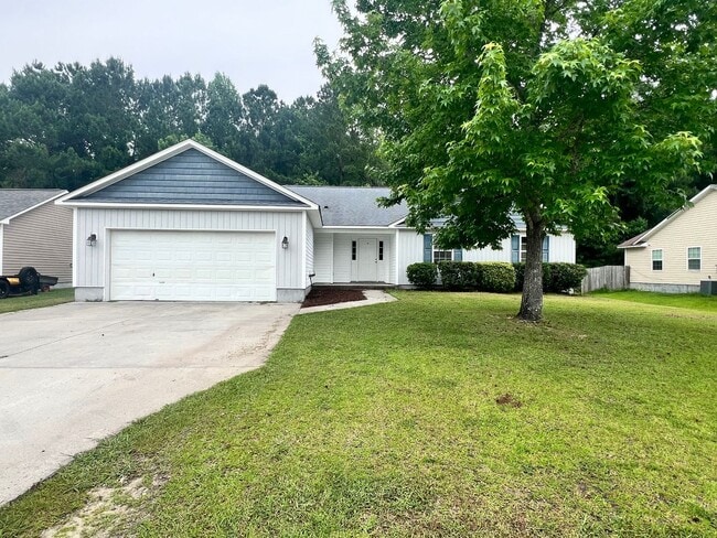 Building Photo - Four Bedroom 2 Bath Home