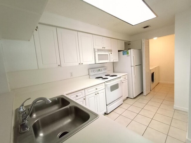 Building Photo - 3018 Alcazar Pl Unit 208 Rental