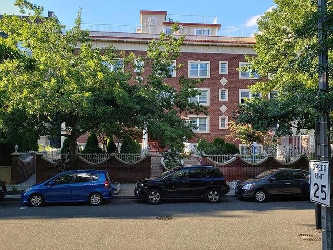 Building Photo - 1327 Euclid St NW