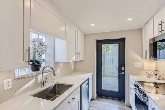 Photo - Congress Park – Beautiful High-End Studio