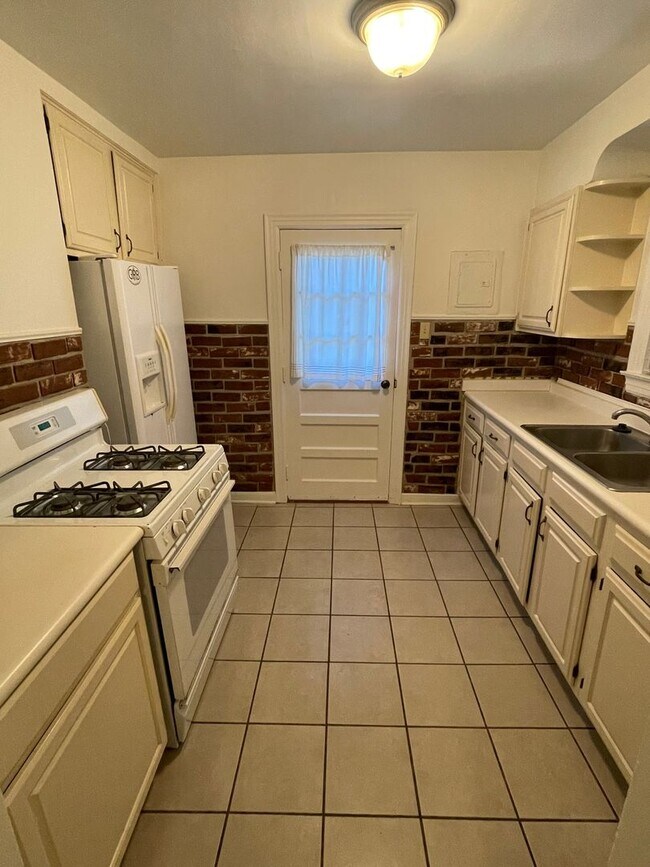 Photo - 3BD/1BA Home located Near U of M!