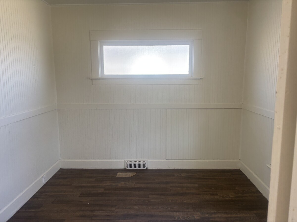 Photo - 124 10th St SW