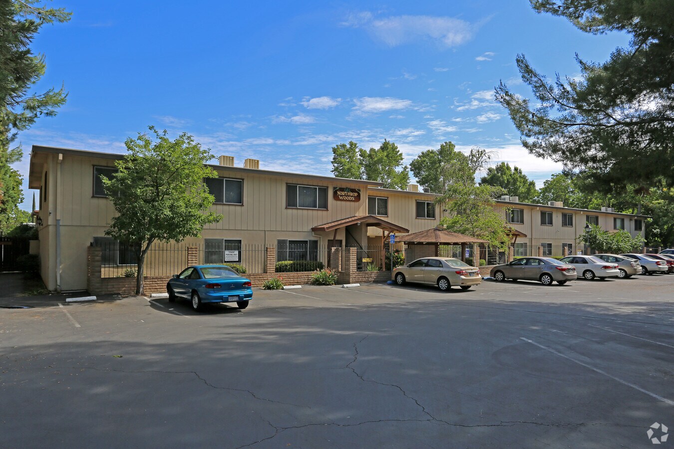 Northrop Woods - Northrop Woods Apartments