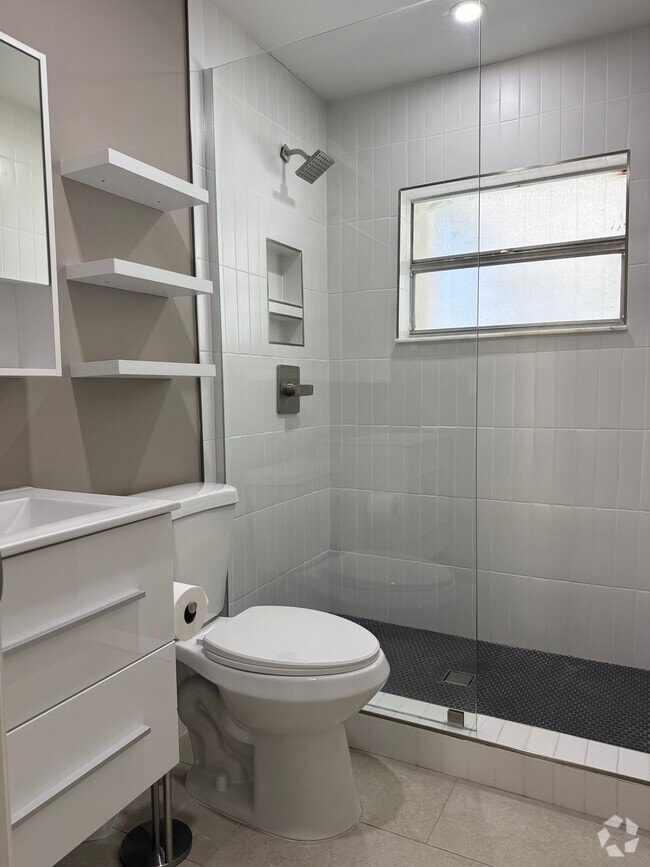 Building Photo - 4218 Des Moines St NE Rental