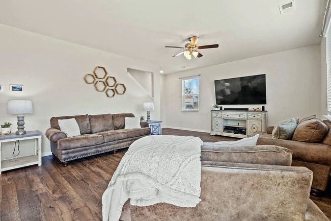Photo - 2807 Ophelia Way