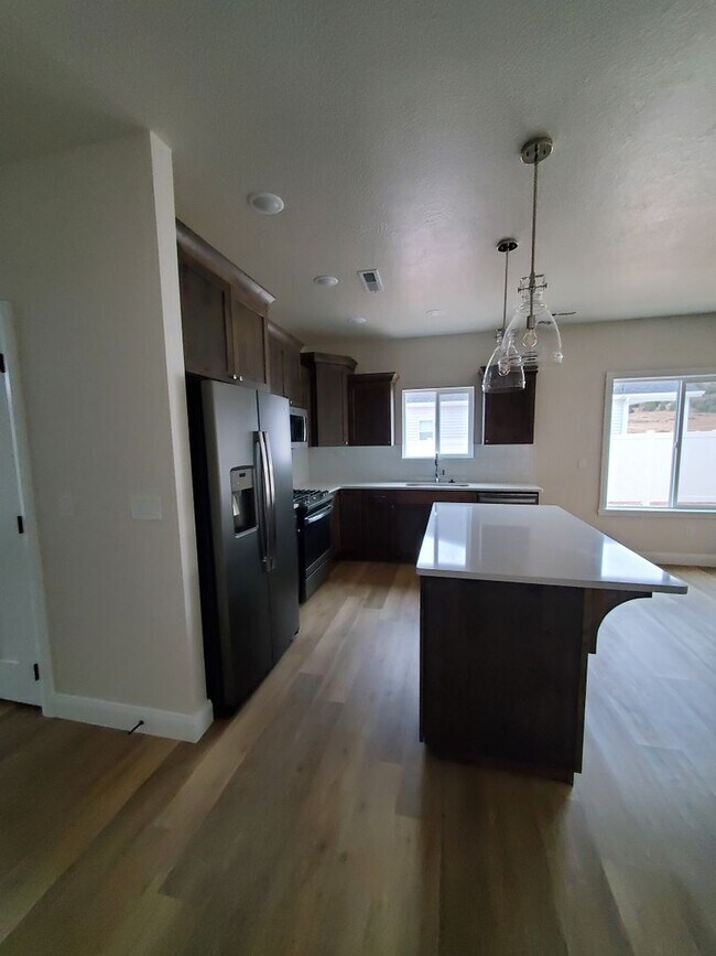 4 Bed 2.5 Bath in Crescent Hills subdivision - 4 Bed 2.5 Bath in Crescent Hills subdivision House