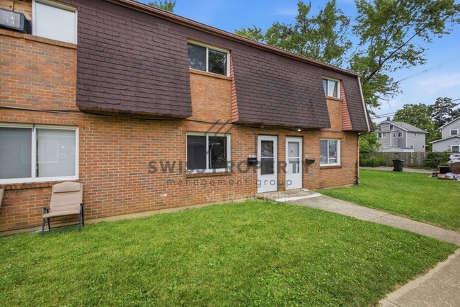 Photo - 1577 Briarwood Ave
