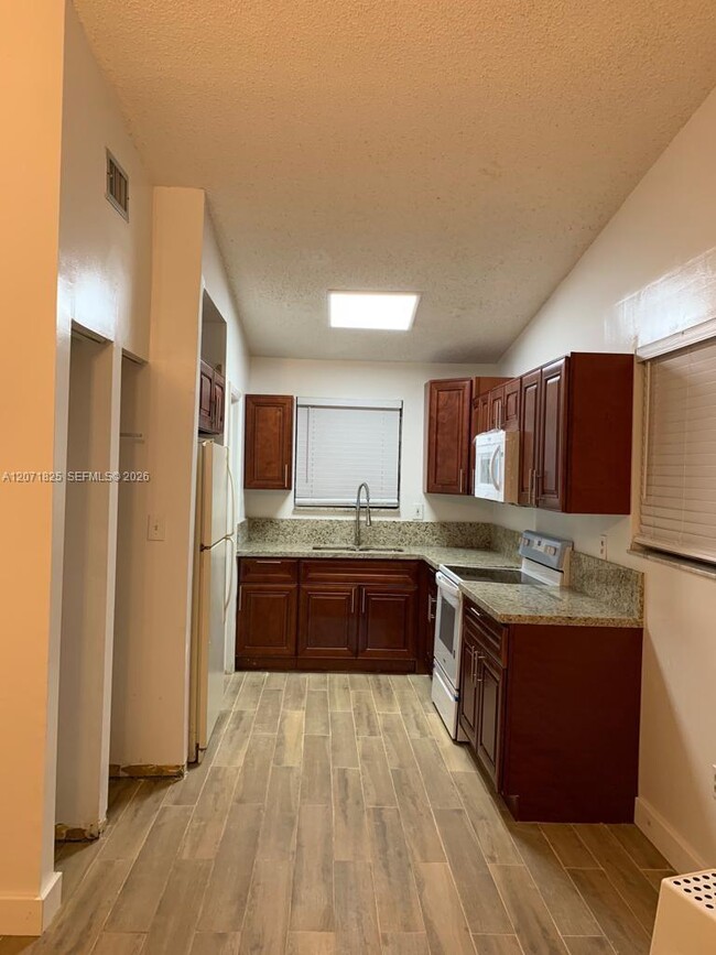 Photo - 1008 SW 8th St Unit 1008