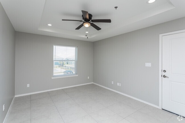 1HAB, 1BA - 604SF Sala de estar - Mercedes Place Apartments