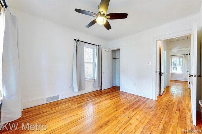 Photo - 865 W Marshall St