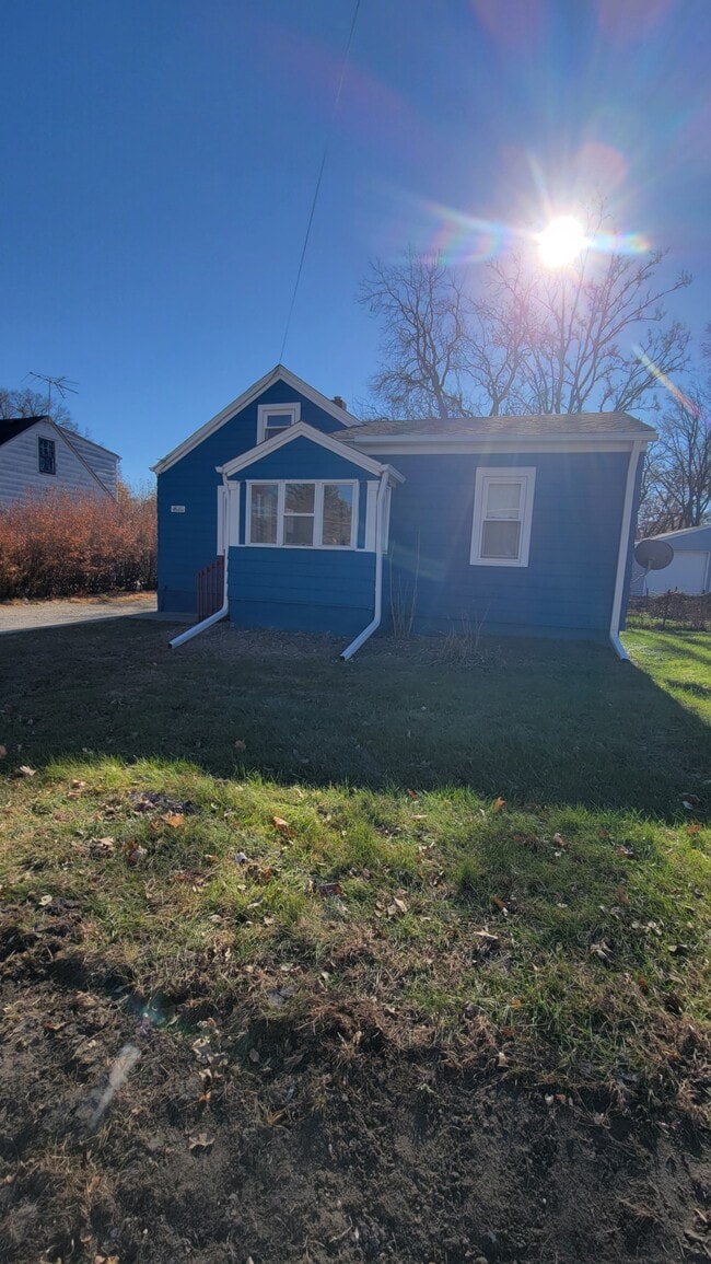 Photo - 922 6th St House