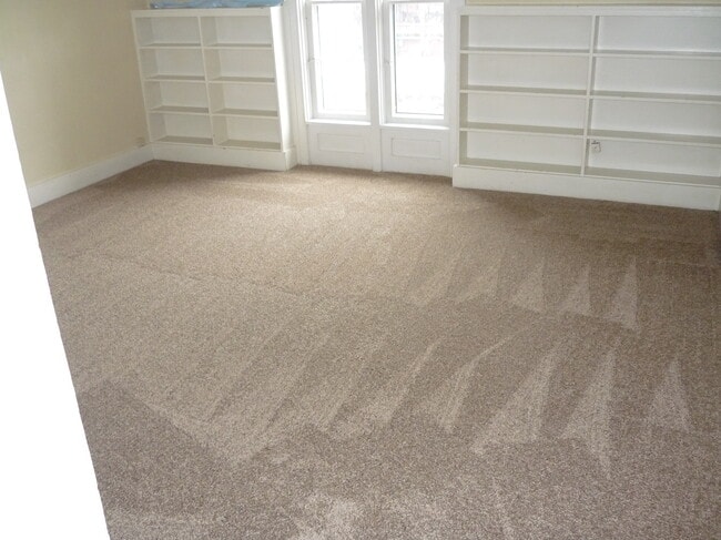 Sala de estar - 611 N Water St Unidad #4