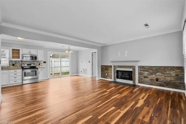 332 Brookside Ct
