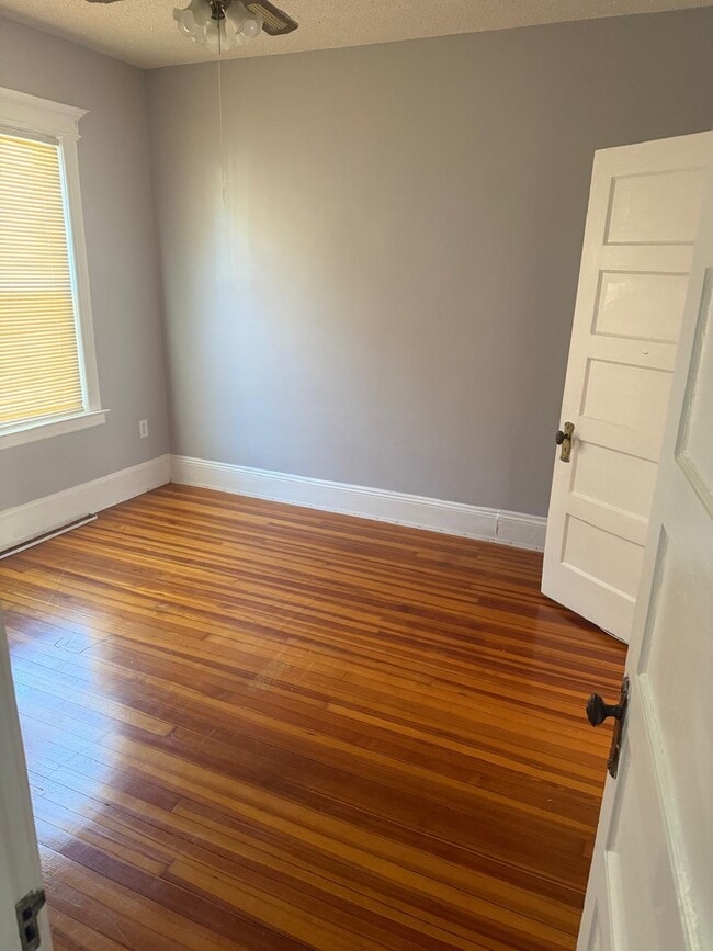 Photo - 77 Rowe Ave Unit 2nd floor